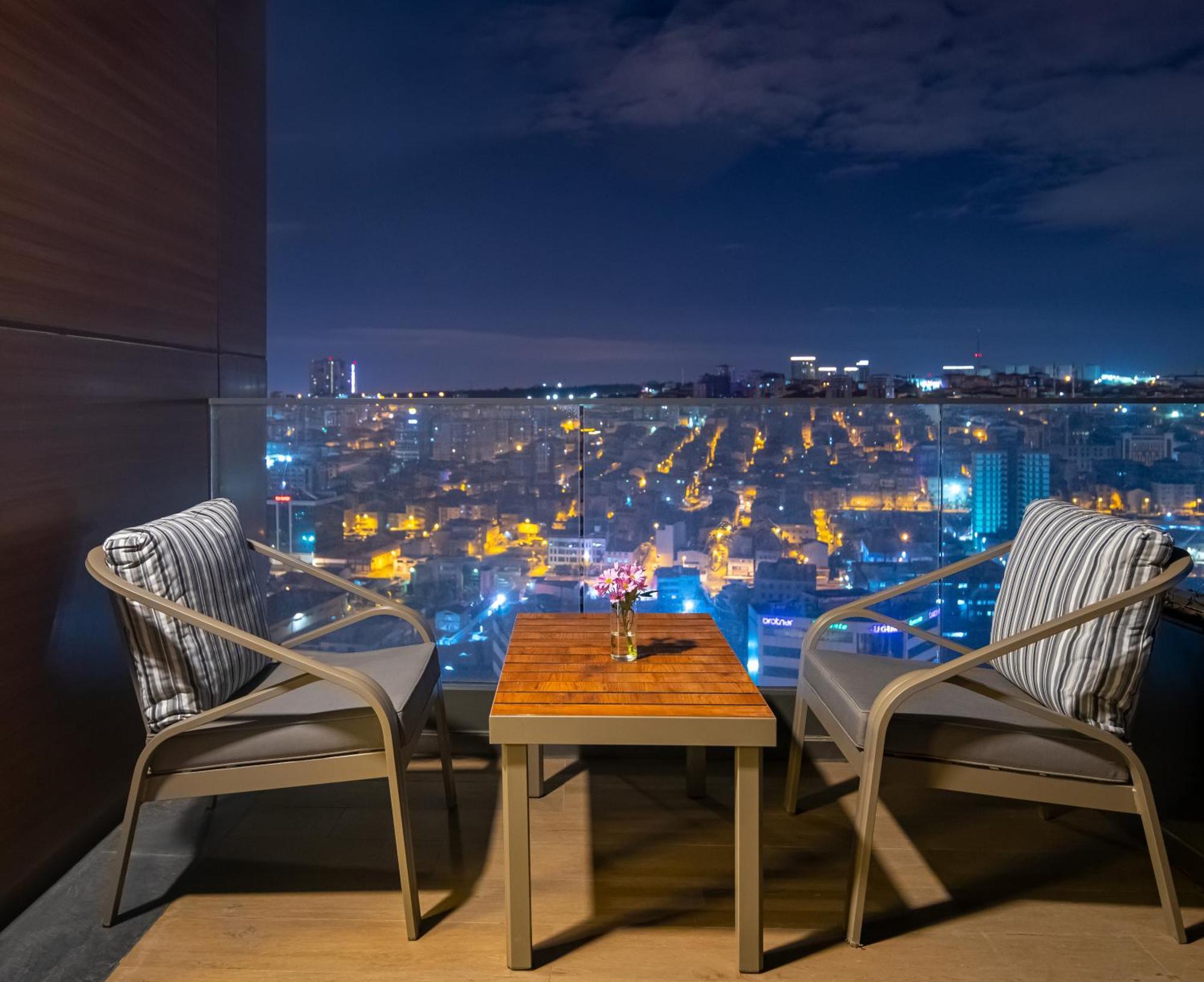 Movenpick Living Istanbul West 호텔 외부 사진 View from the balcony of a suite